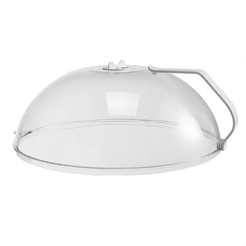 Cloche anti-éclaboussures Runzi en polycarbonate transparent posée sur un plat dans une cuisine claire