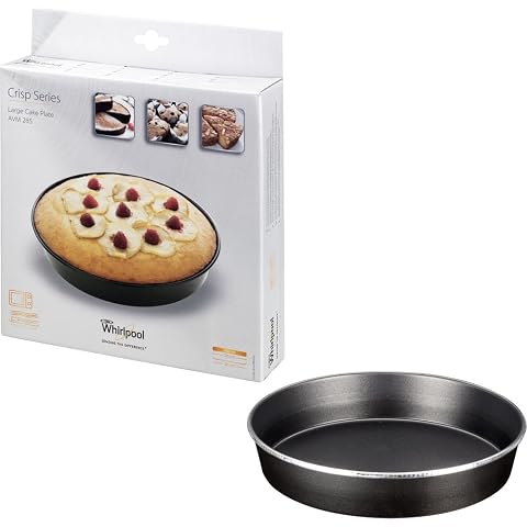 Plat Crisp Wpro rond en métal noir à bord haut, posé sur un plan de travail en bois clair