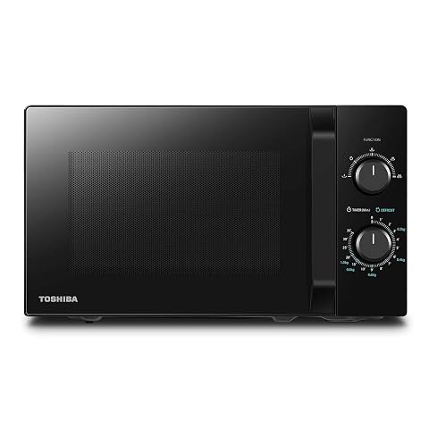Micro-ondes solo noir Toshiba à poser sur un plan de travail en bois clair