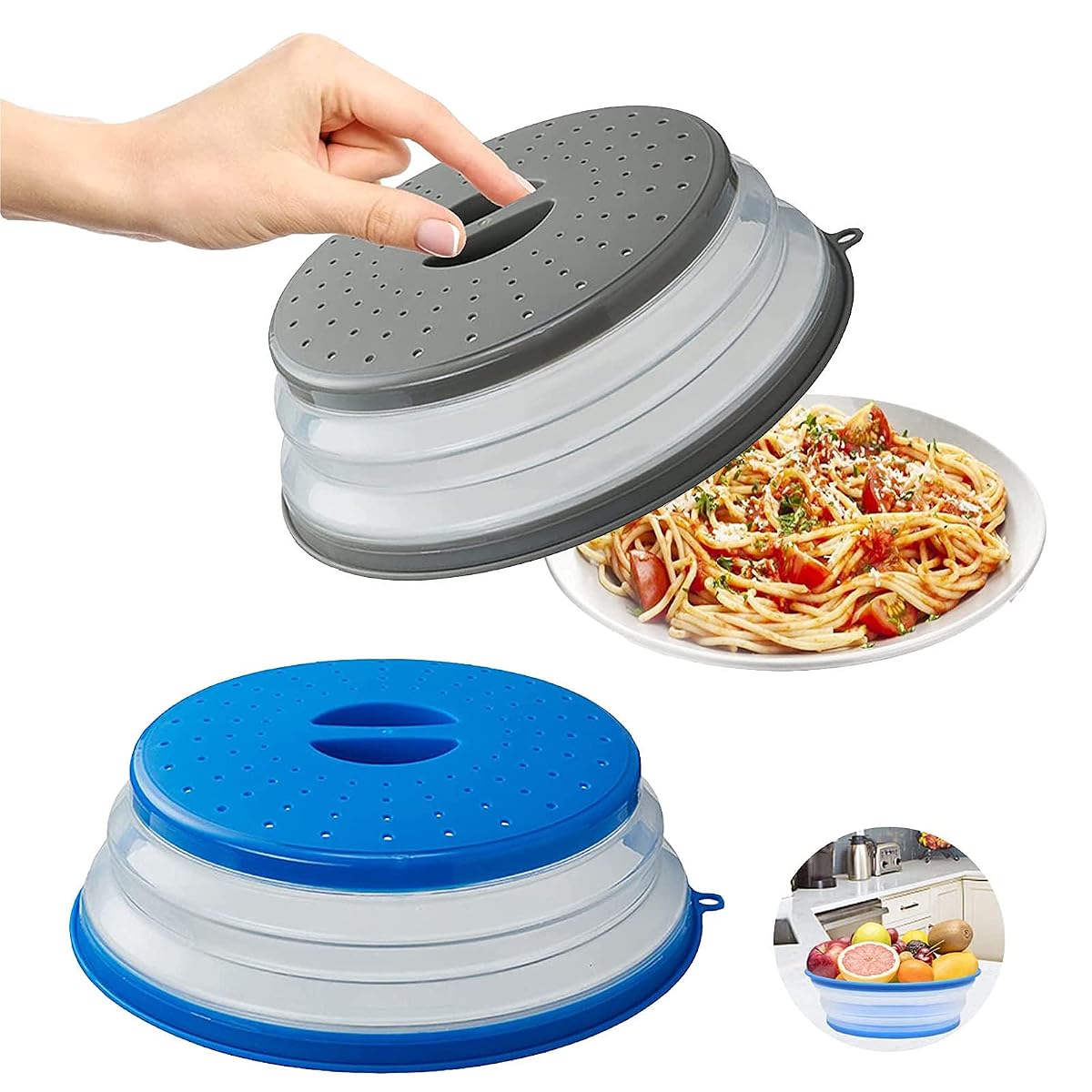 Deux cloches pliables pour micro-ondes, l’une déployée sur une assiette et l’autre repliée