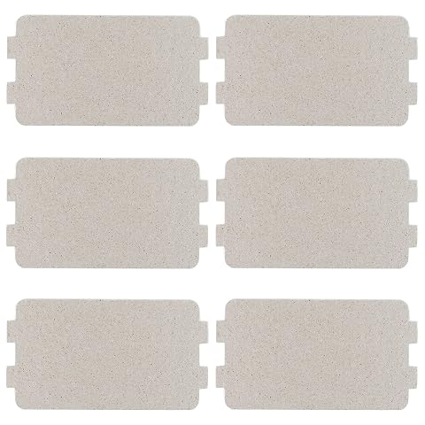Lot de six plaques mica rectangulaires de 117 × 64 mm posé sur un plan de travail